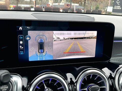 Used 2025 Mercedes-Benz GLB 250 4MATIC image 27