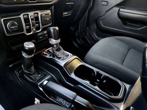 Used 2021 Jeep Wrangler Unlimited Sport image 22