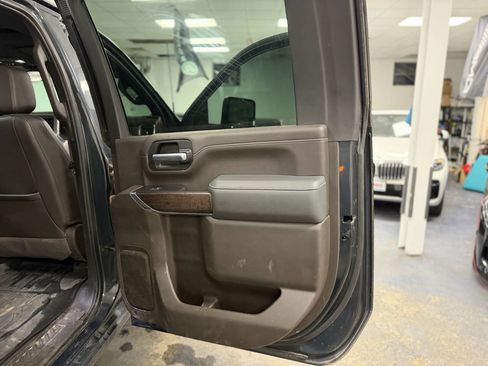 Used 2022 GMC Sierra 3500 Denali image 40