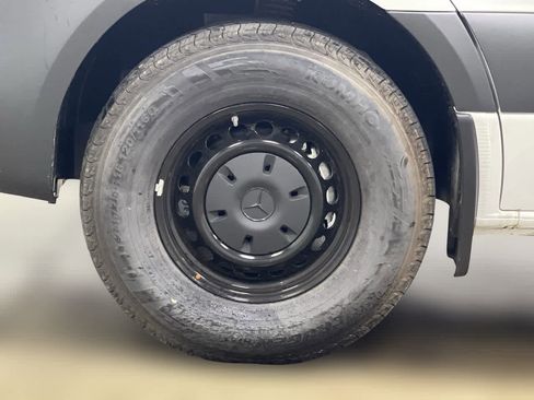 Used 2025 Mercedes-Benz Sprinter 2500 image 4