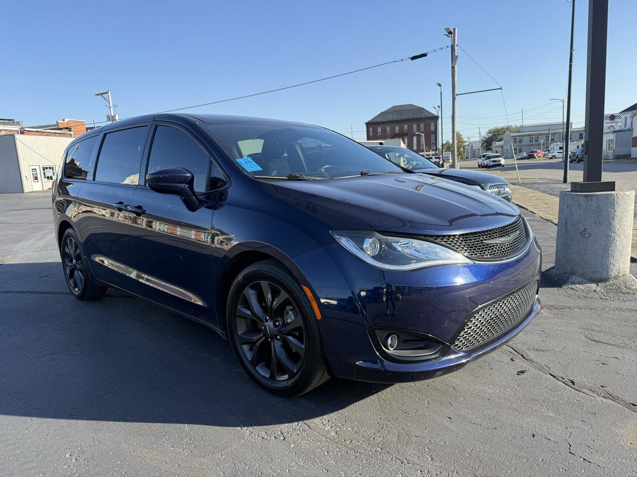 Used 2019 Chrysler Pacifica Touring Plus w/ S Appearance Package FWD image 7