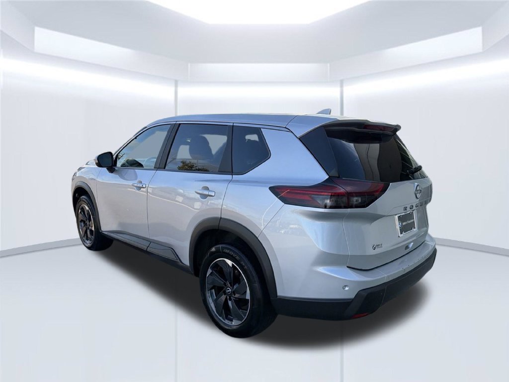 Used 2025 Nissan Rogue SV FWD image 5