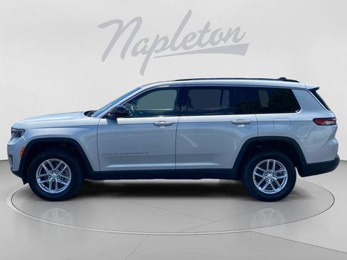 Used 2023 Jeep Grand Cherokee L Laredo RWD image 2