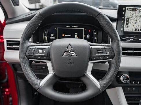 New 2025 Mitsubishi Outlander SE image 26