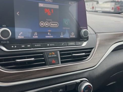 Used 2024 Nissan Altima 2.5 SV FWD image 39