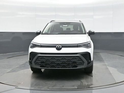 New 2026 Volkswagen Taos SE image 2