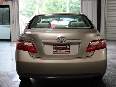Used 2009 Toyota Camry LE FWD image 4