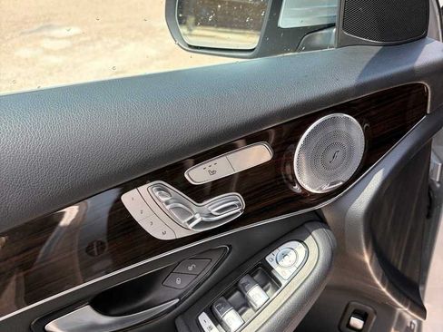 Used 2020 Mercedes-Benz GLC 300 4MATIC w/ Multimedia Package image 10