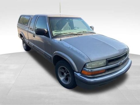 Used 2002 Chevrolet S10 Pickup LS w/ LS Preferred Equipment Group image 3