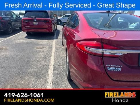 Used 2017 Ford Fusion SE w/ Fusion SE Technology Package FWD image 4