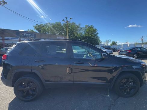 Used 2015 Jeep Cherokee Latitude w/ Comfort/Convenience Group AWD/4WD image 4