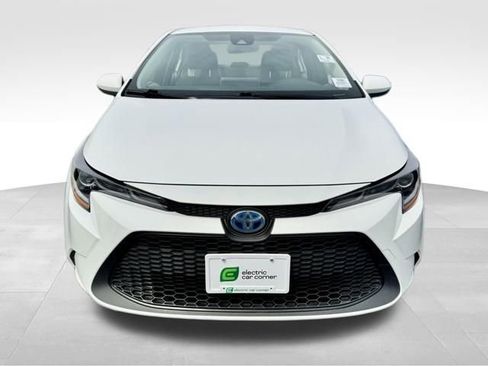 Used 2021 Toyota Corolla LE image 2