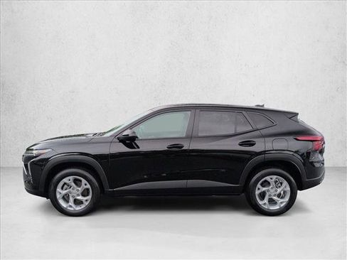 Certified 2024 Chevrolet Trax LS w/ LS Convenience Package FWD image 9