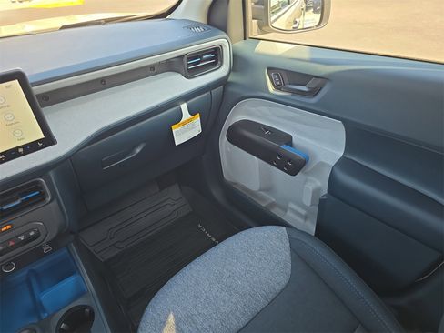 New 2025 Ford Maverick XLT w/ XLT Luxury Package image 11