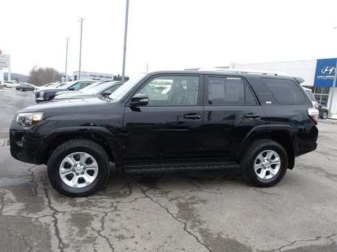 Used 2018 Toyota 4Runner SR5 Premium image 4