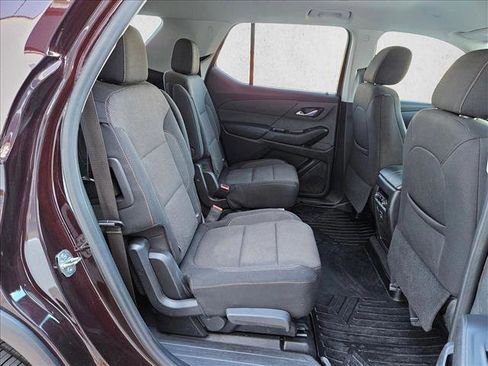 Used 2021 Chevrolet Traverse LT image 20