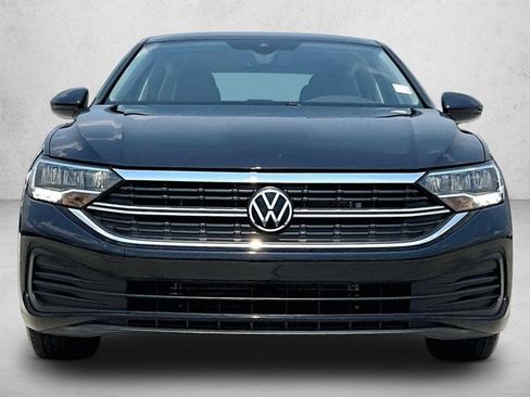 Used 2023 Volkswagen Jetta SE w/ Panoramic Sunroof Package FWD image 3