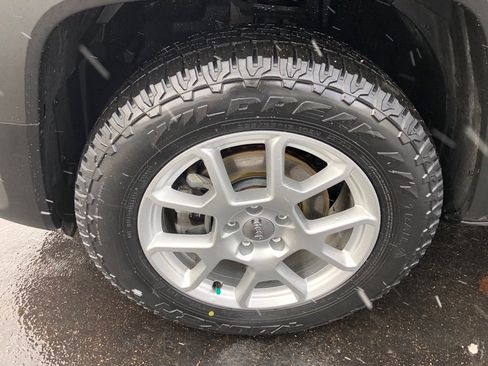 Used 2021 Jeep Renegade Latitude image 10