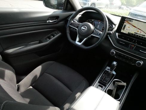 Used 2024 Nissan Altima 2.5 SV w/ SV Premium Package AWD/4WD image 9