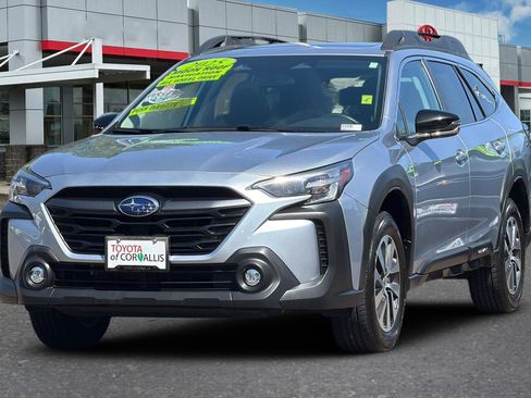 Used 2025 Subaru Outback Premium AWD/4WD image 8