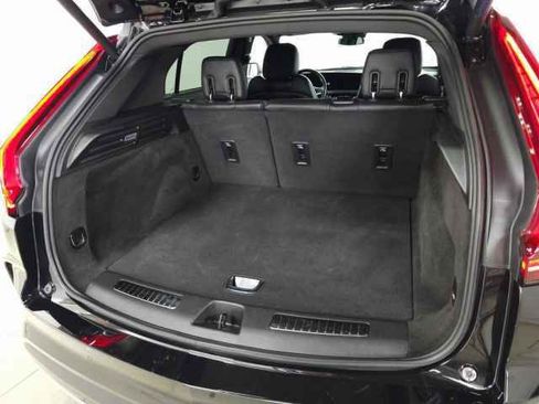 Certified 2025 Cadillac XT4 Premium Luxury image 6