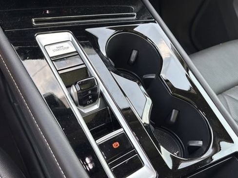 Used 2024 Volkswagen Atlas SEL Premium R-Line image 29