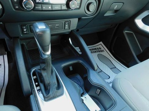 Used 2022 Nissan Frontier SV image 29