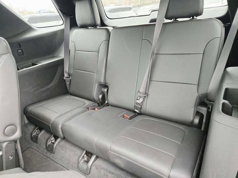 Used 2023 Chevrolet Traverse Premier image 11