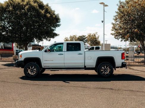 Used 2018 GMC Sierra 2500 Denali w/ Duramax Plus Package AWD/4WD image 4
