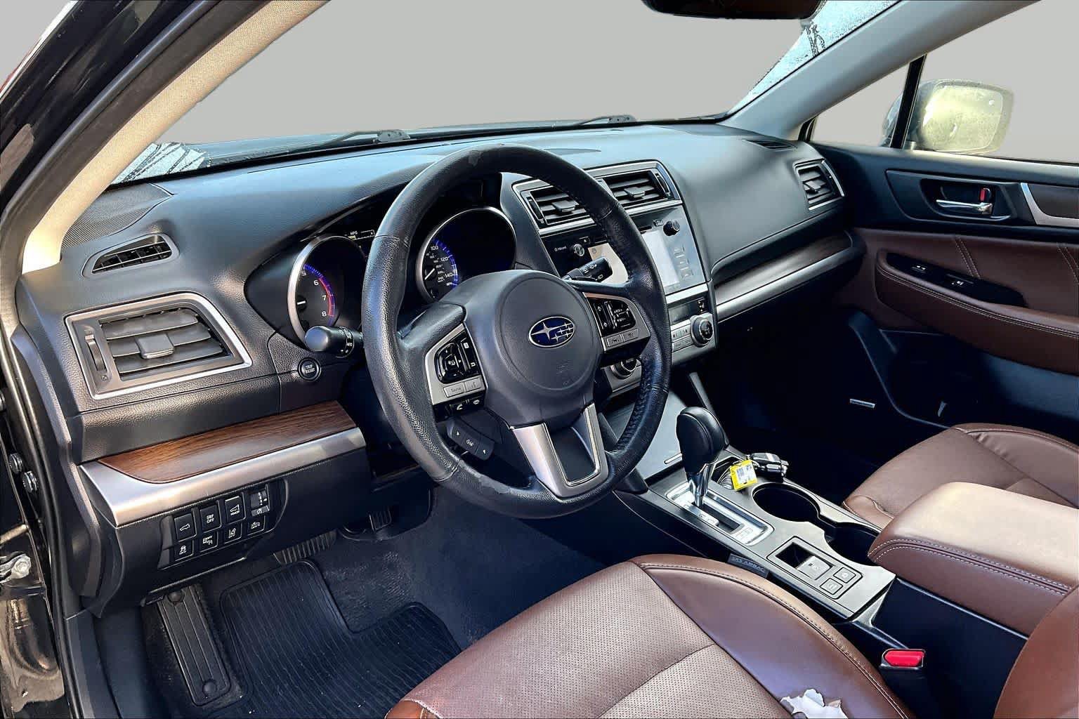 Used 2017 Subaru Outback 2.5i Touring AWD/4WD image 18