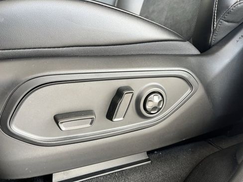 New 2025 Jeep Grand Cherokee Altitude image 14