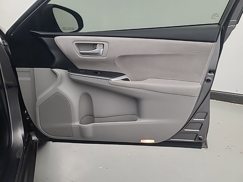 Used 2015 Toyota Camry XSE FWD image 13