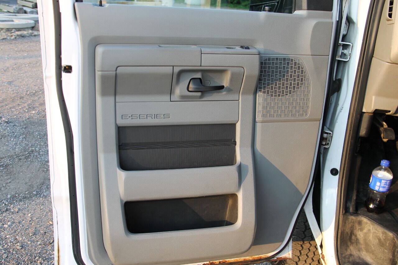 Used 2013 Ford E-250 and Econoline 250 w/ PWR Group RWD image 25