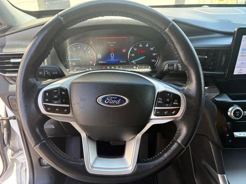 Used 2023 Ford Explorer Limited w/ Equipment Group 301A RWD image 6