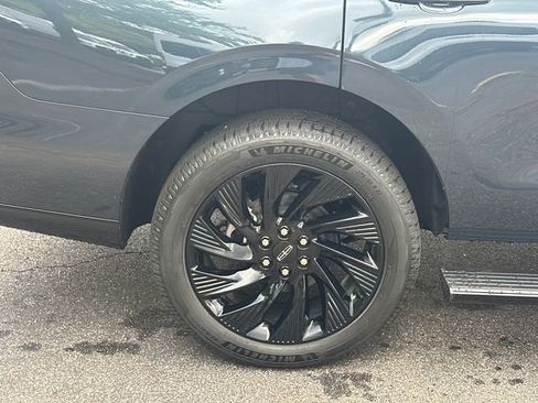 New 2026 Lincoln Navigator Reserve w/ Jet Appearance Package AWD/4WD image 18