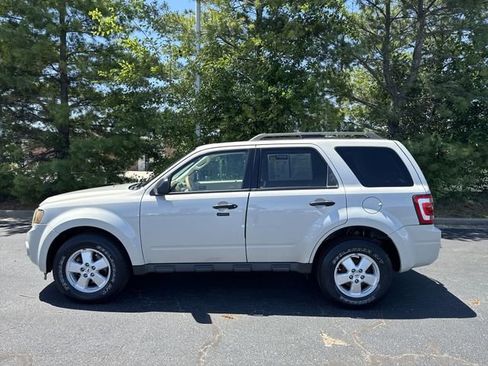 Used 2009 Ford Escape XLT AWD/4WD image 2