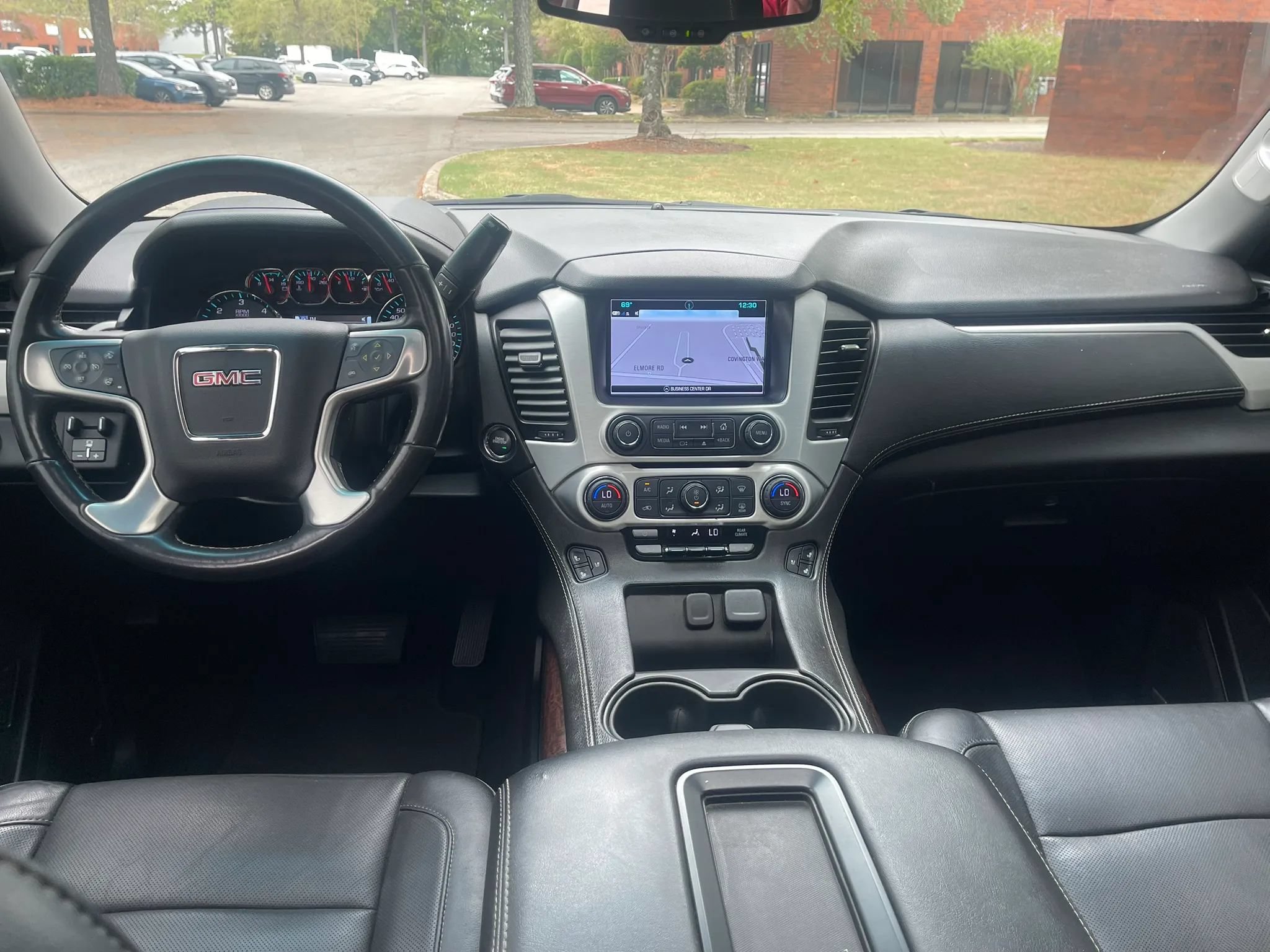Used 2019 GMC Yukon SLT w/ Premium Edition RWD image 17