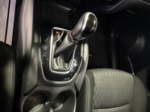 Used 2020 Nissan Rogue SV image 19