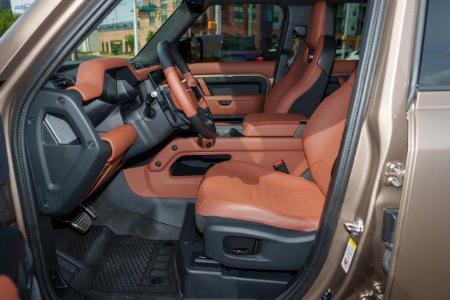 Used 2026 Land Rover Defender 110 OCTA AWD/4WD image 9