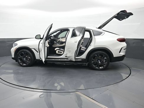 Used 2021 BMW X6 xDrive40i w/ Executive Package AWD/4WD image 27