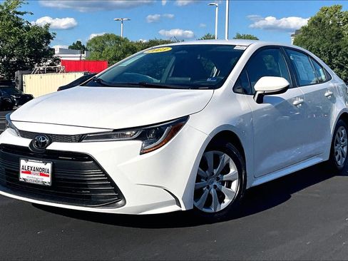Used 2023 Toyota Corolla LE FWD image 1
