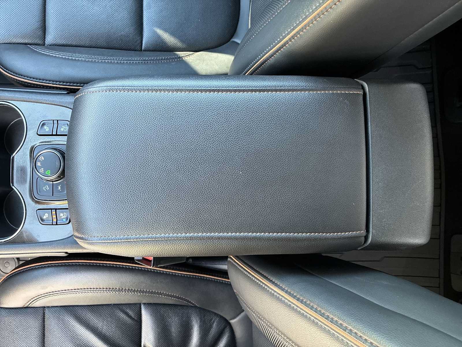 Used 2022 GMC Acadia AT4 w/ GMC Pro Grade Package AWD/4WD image 23