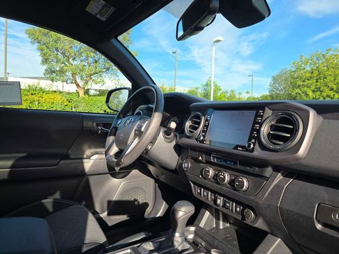 Certified 2022 Toyota Tacoma TRD Sport image 10