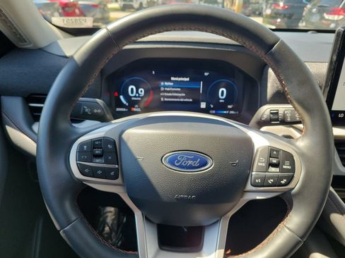 Used 2025 Ford Explorer Active RWD image 8