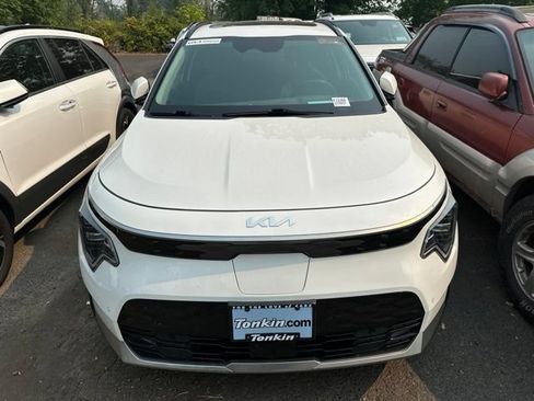 Used 2023 Kia Niro Wave FWD image 3