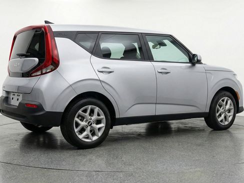 Used 2025 Kia Soul LX w/ LX Technology Package FWD image 9
