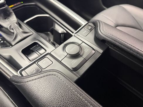 Used 2025 Toyota Grand Highlander AWD image 27