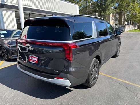 Used 2025 Kia Carnival EX FWD image 7
