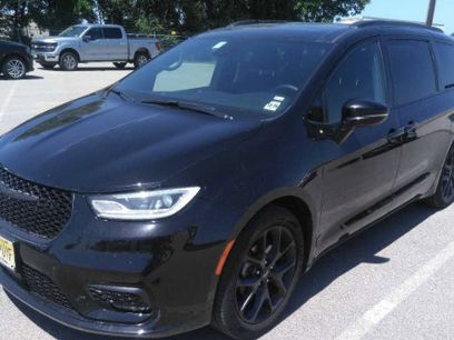 Used 2025 Chrysler Pacifica Limited