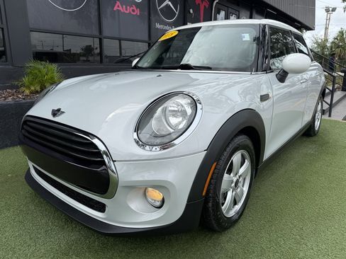 Used 2018 MINI Cooper 4-Door Hardtop FWD image 1